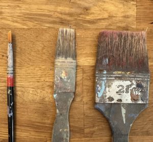 3 verschiedene Pinsel, schmal breiter und ganz breit. Für Acrylfarben